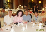 画家毕丽在钓鱼台留念