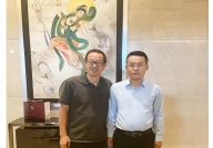 仓央容若（许志刚）与新东方创始人俞敏洪合影留...