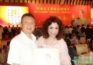 毕丽与周总理侄子合影